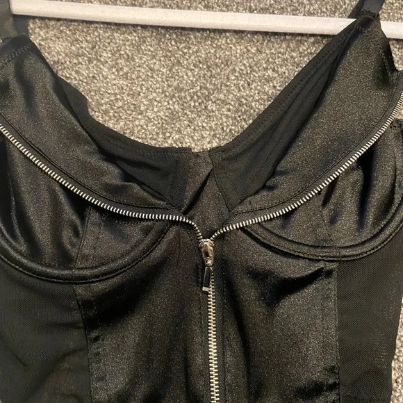 Forever 21 Black Emo Goth BDSM Punk Rock Alt Crop Top Zipper Detail Size Small - Picture 4 of 5